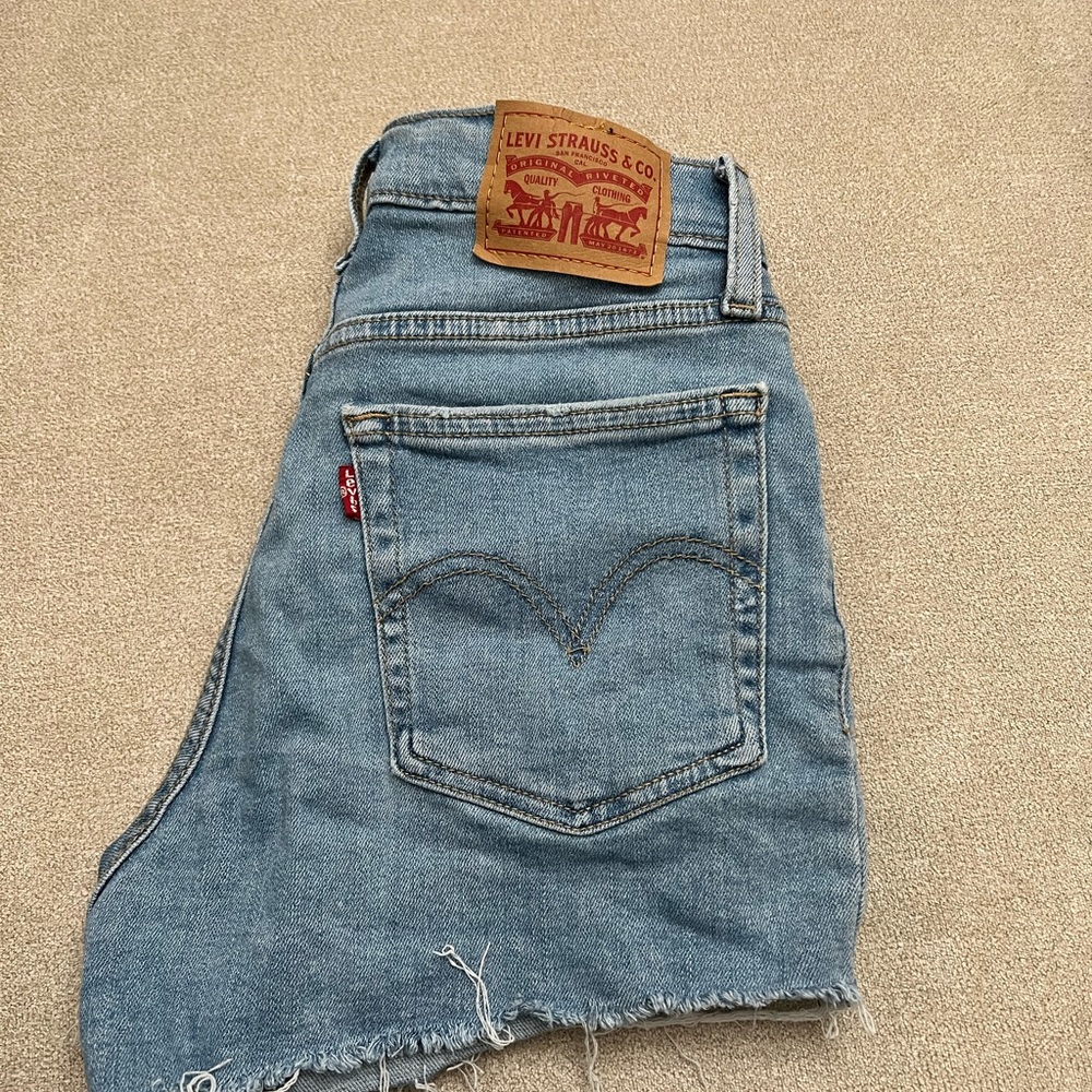 high rise levi shorts